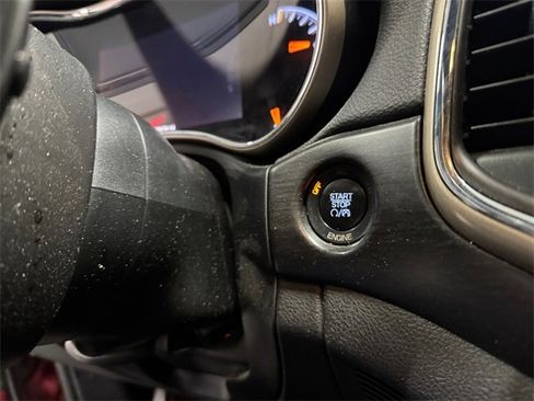 Used 2015 Jeep Grand Cherokee Altitude image 21