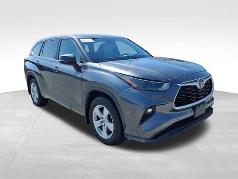 Used 2023 Toyota Highlander LE image 14