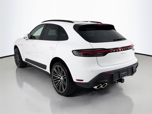 Certified 2026 Porsche Macan AWD/4WD image 3