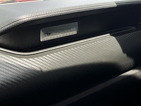 Used 2018 Ford Mustang Coupe RWD image 19