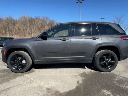 Used 2023 Jeep Grand Cherokee Altitude image 5