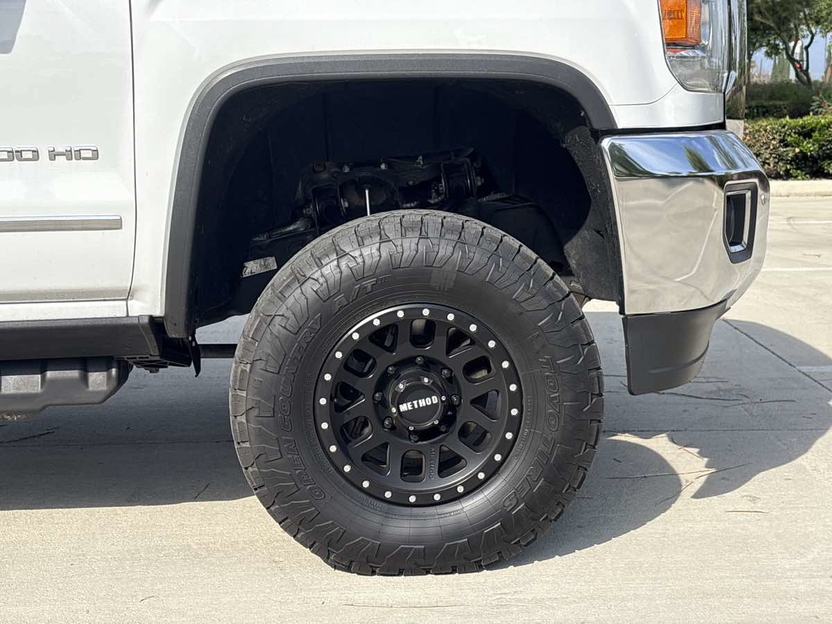 Used 2018 GMC Sierra 2500 SLT w/ Duramax Plus Package AWD/4WD image 9