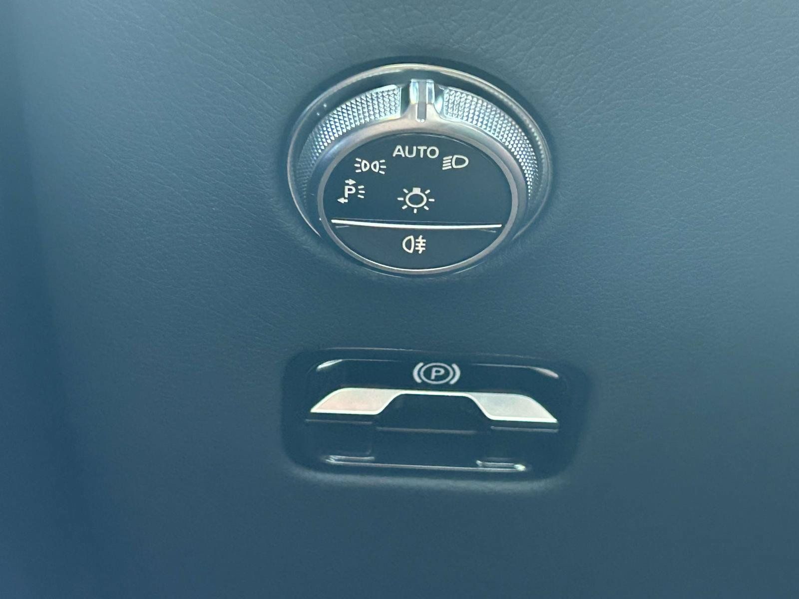 Certified 2025 Mercedes-Benz GLC 300 image 25