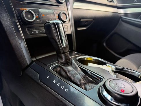 Used 2017 Ford Explorer XLT image 18