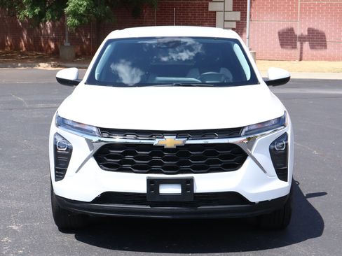 Used 2025 Chevrolet Trax LS w/ LS Convenience Package FWD image 21