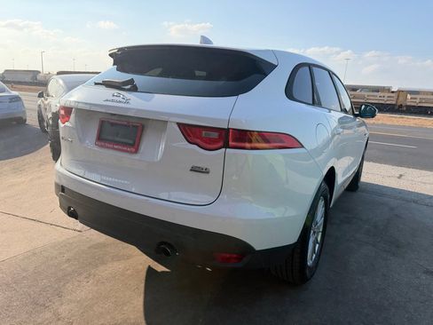 Used 2018 Jaguar F-PACE image 25