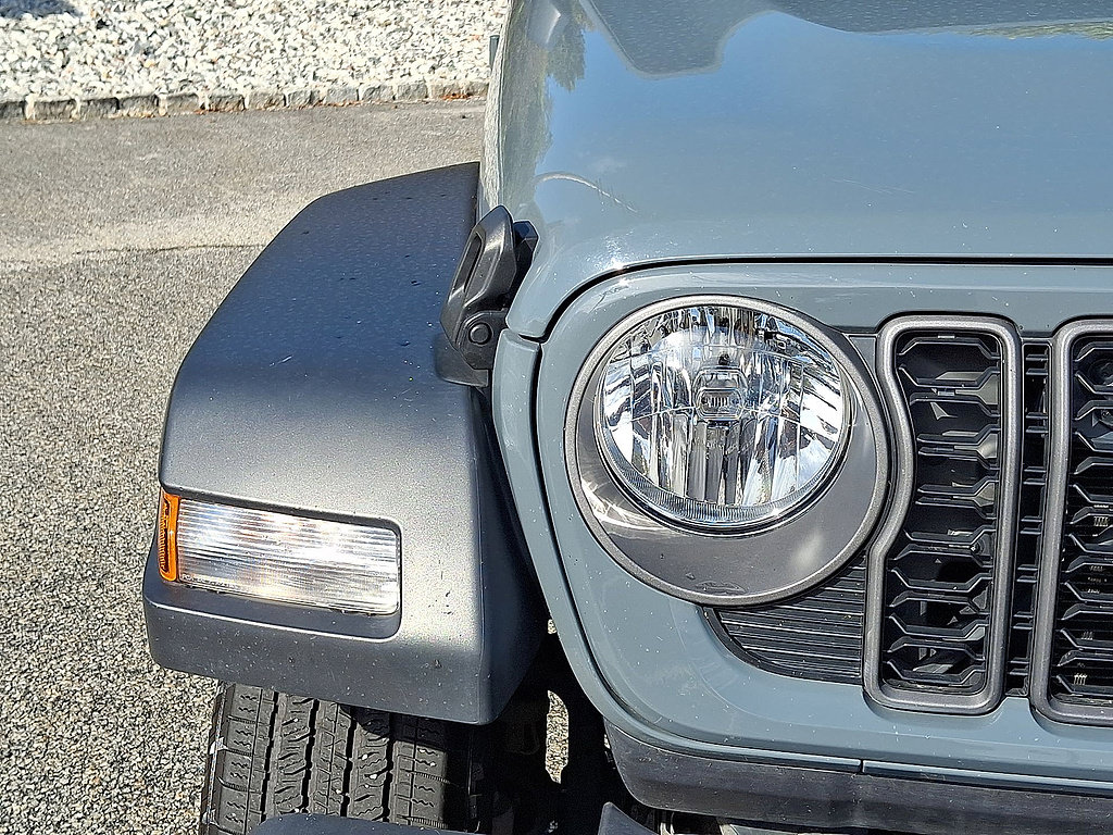 Used 2025 Jeep Wrangler Sport AWD/4WD image 26