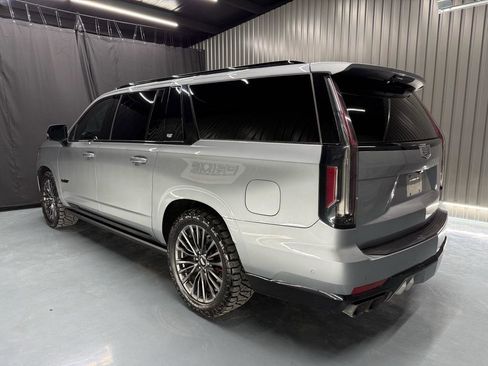 Used 2024 Cadillac Escalade ESV V w/ Heavy-Duty Trailer Package AWD/4WD image 4