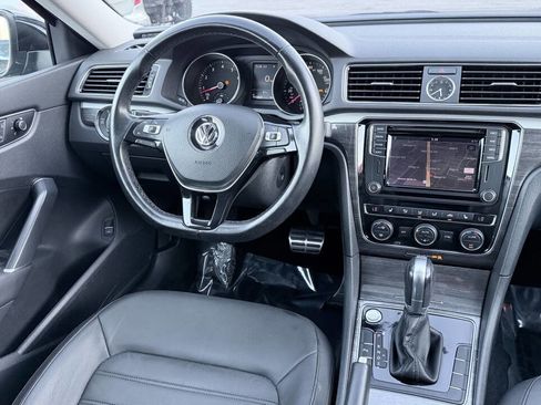 Used 2017 Volkswagen Passat 3.6 SEL Premium image 18