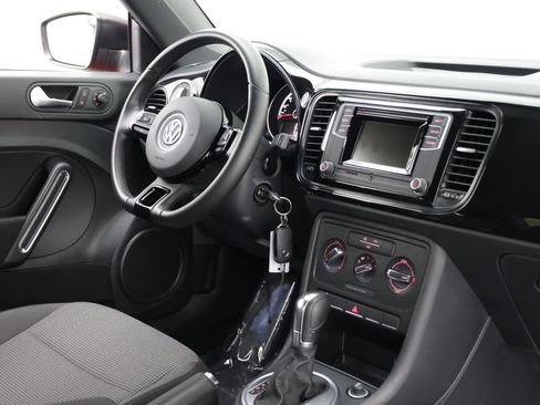 Used 2017 Volkswagen Beetle 1.8T Classic FWD image 26