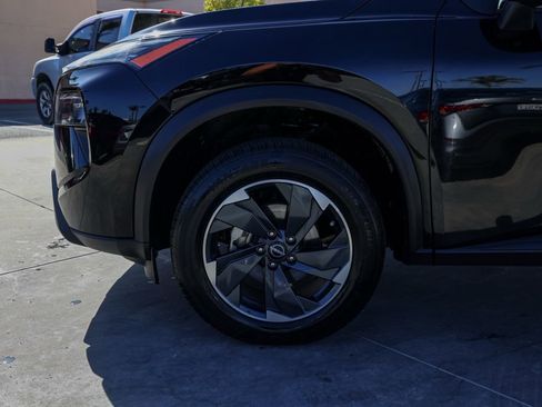 Used 2024 Nissan Rogue SV image 11