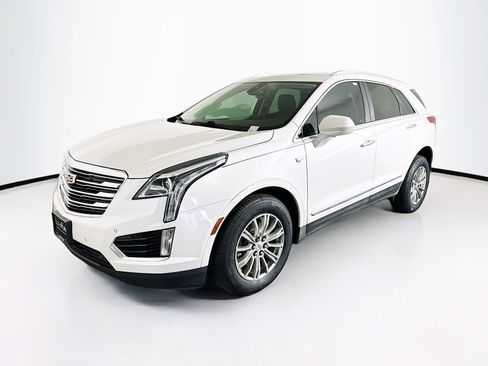 Used 2018 Cadillac XT5 Luxury w/ Driver Awareness Package FWD image 3