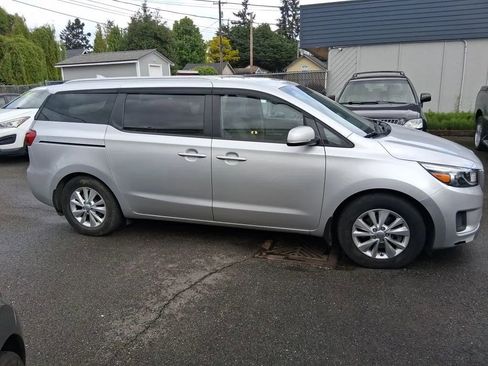 Used 2016 Kia Sedona LX FWD image 2