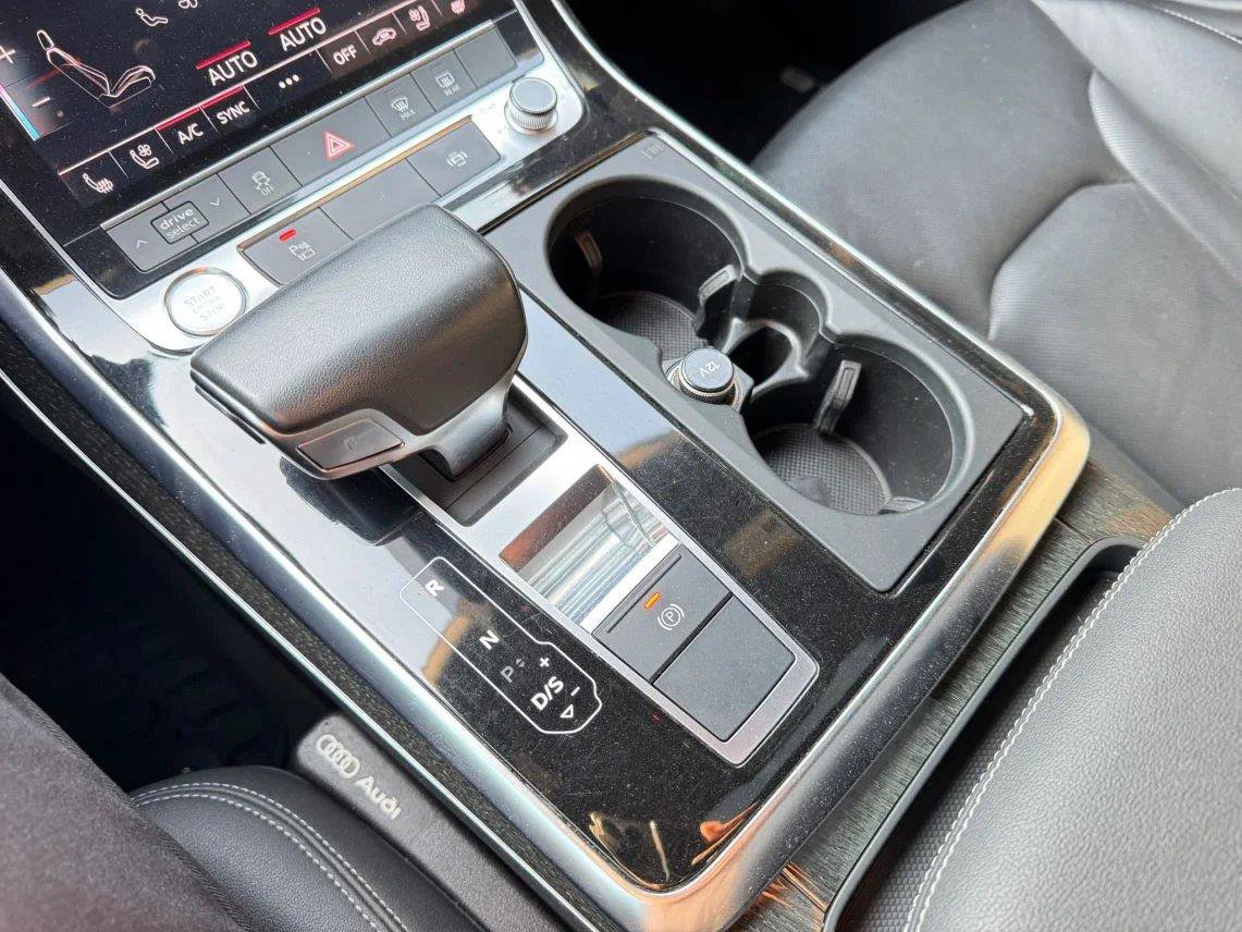 Used 2019 Audi Q8 Premium Plus w/ Premium Plus AWD/4WD image 19