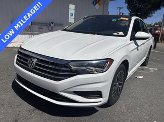 Used 2020 Volkswagen Jetta SE w/ SE Cold Weather Package image 1