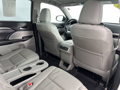 Used 2018 Toyota Highlander Limited Platinum image 28