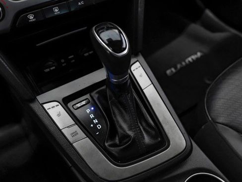 Used 2017 Hyundai Elantra Limited image 21