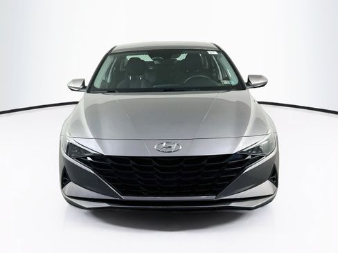 Used 2023 Hyundai Elantra SE FWD image 2
