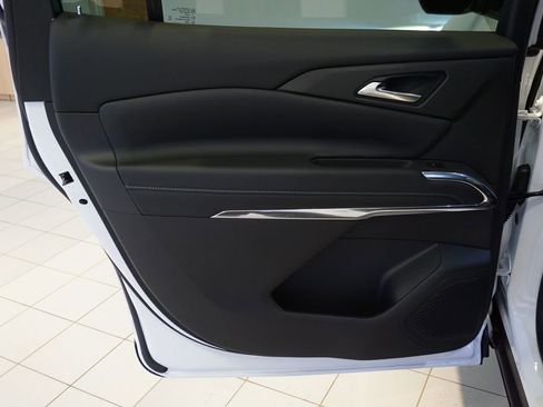 New 2026 Chevrolet Traverse LT w/ Driver Confidence Package AWD/4WD image 24