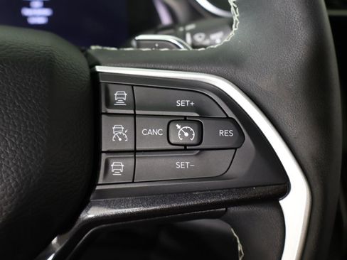 Used 2023 Jeep Grand Cherokee L Laredo image 45