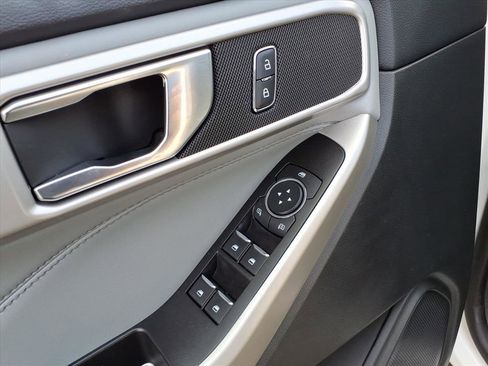 Certified 2022 Ford Explorer XLT w/ Equipment Group 202A image 17