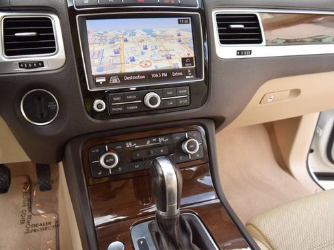 Used 2016 Volkswagen Touareg TDI AWD/4WD image 58