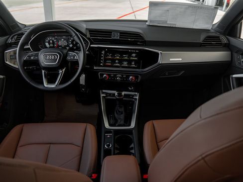 Certified 2025 Audi Q3 2.0T Premium image 20
