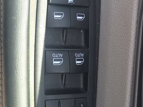 Used 2023 Chrysler Pacifica Touring-L FWD image 26