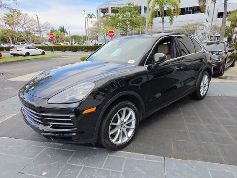 Used 2019 Porsche Cayenne Base image 15