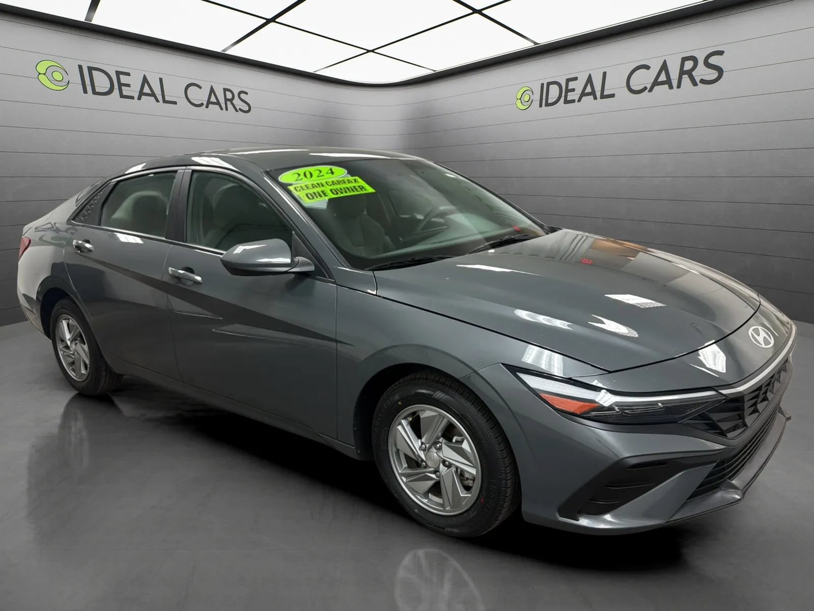 Used 2024 Hyundai Elantra SE FWD image 3