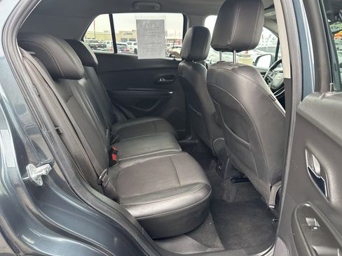 Used 2022 Chevrolet Trax LT AWD/4WD image 19