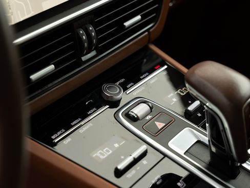 Used 2021 Porsche Cayenne image 13