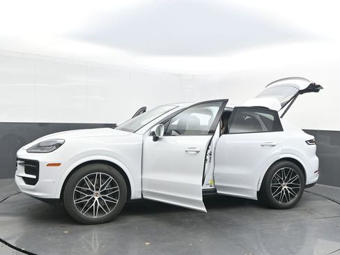 New 2025 Porsche Cayenne Coupe image 37