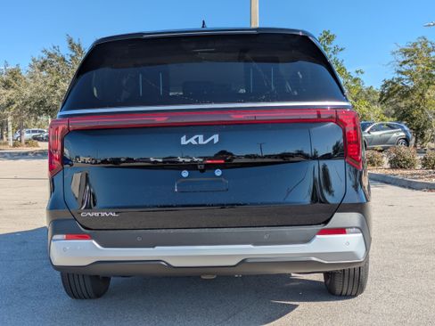 New 2026 Kia Carnival LXS image 6
