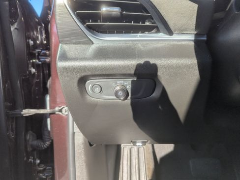 Used 2022 Chevrolet Traverse High Country image 15