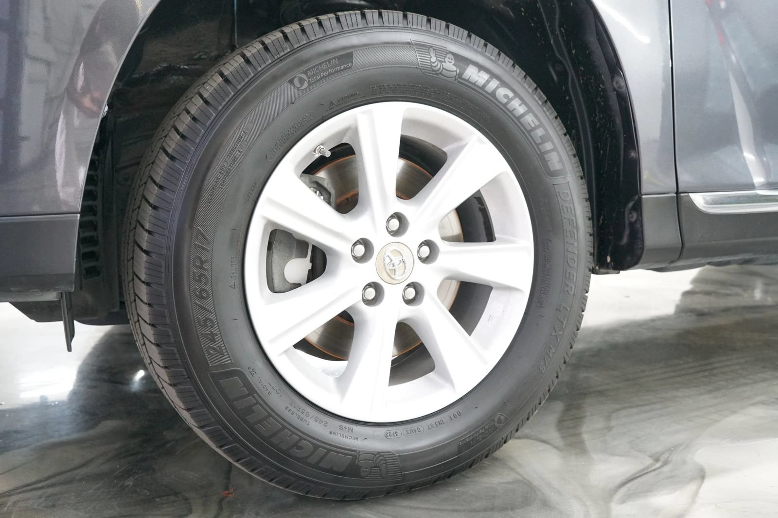 Used 2012 Toyota Highlander SE w/ Tow Pkg FWD image 16
