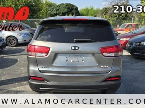 Used 2017 Kia Sorento L FWD image 4