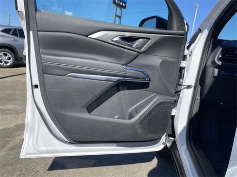 Certified 2025 Chevrolet Traverse LT image 27