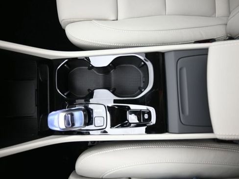 New 2026 Volvo XC40 B5 Plus w/ Protection Package Premier image 10