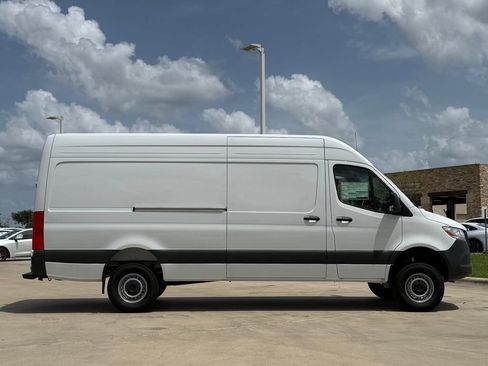 Used 2025 Mercedes-Benz Sprinter 2500 image 6