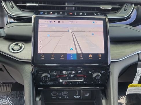 Used 2023 Jeep Grand Cherokee 4WD 4xe w/ Luxury Tech Group II image 28