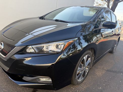 Used 2020 Nissan Leaf SV w/ SV Technology Package FWD image 5