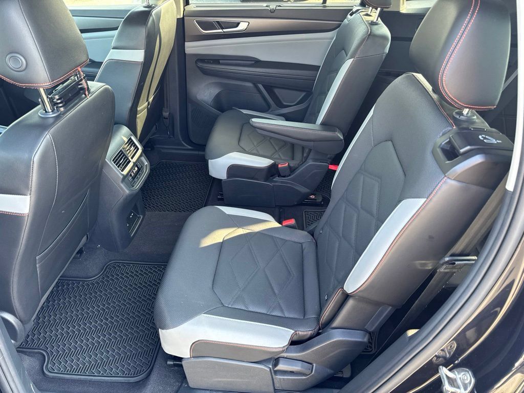 Used 2024 Volkswagen Atlas Peak Edition SE AWD/4WD image 25