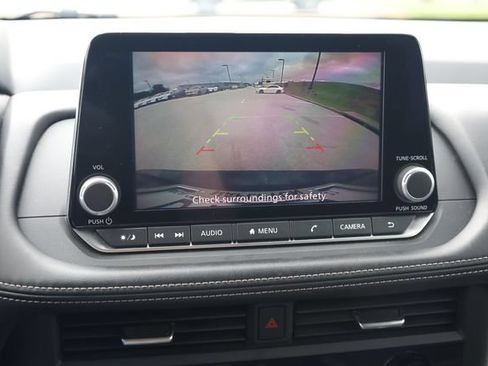 Certified 2025 Nissan Rogue SV FWD image 22