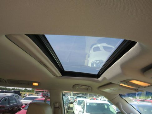 Used 2017 Nissan Armada Platinum w/ Interior Lighting Package AWD/4WD image 24
