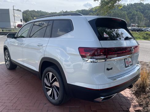 New 2026 Volkswagen Atlas SE image 6
