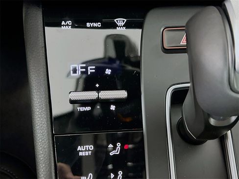 New 2026 Porsche Macan image 18