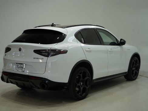 Used 2024 Alfa Romeo Stelvio Veloce image 7