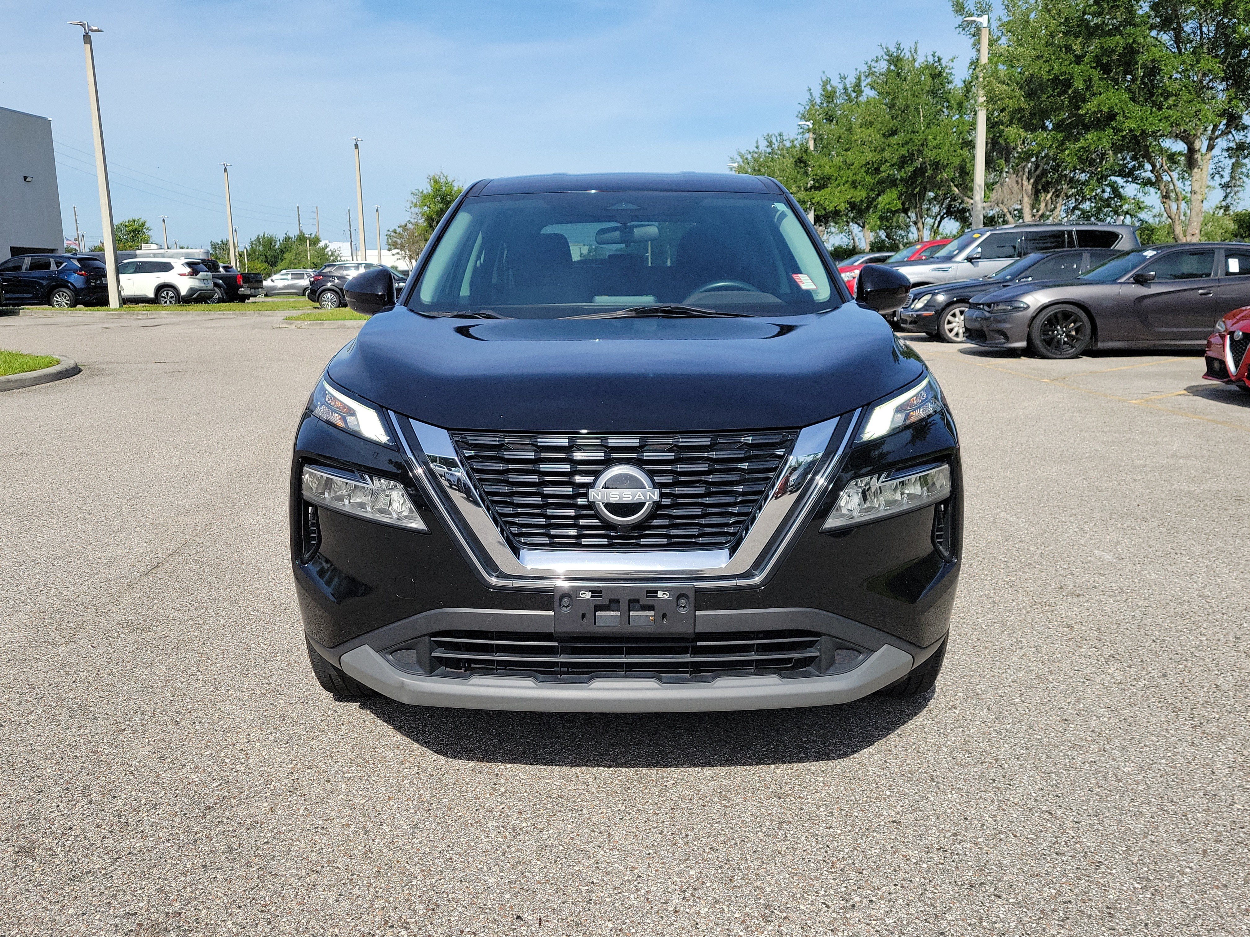 Certified 2022 Nissan Rogue SV FWD image 2