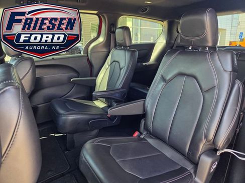 Used 2025 Chrysler Pacifica Select FWD image 25